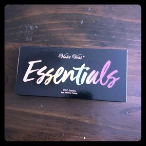 Violet Voss essentials eyeshadow palette